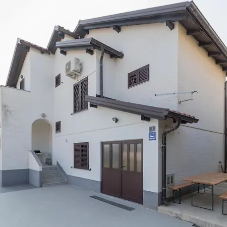 Apt Nika, 70m From The